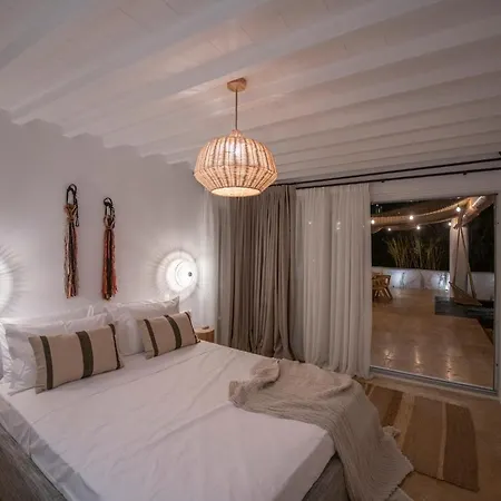 Little Amid Super Paradise-jackieo' Mykonos Super Paradise