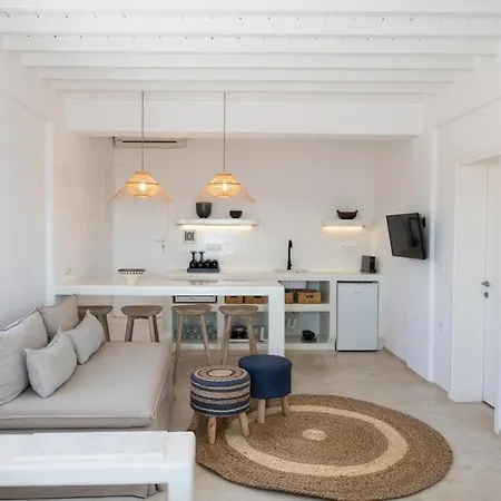 Little Amid Super Paradise-jackieo' Mykonos *