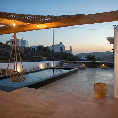 Willa Little Amid Super Paradise-jackieo' Mykonos *